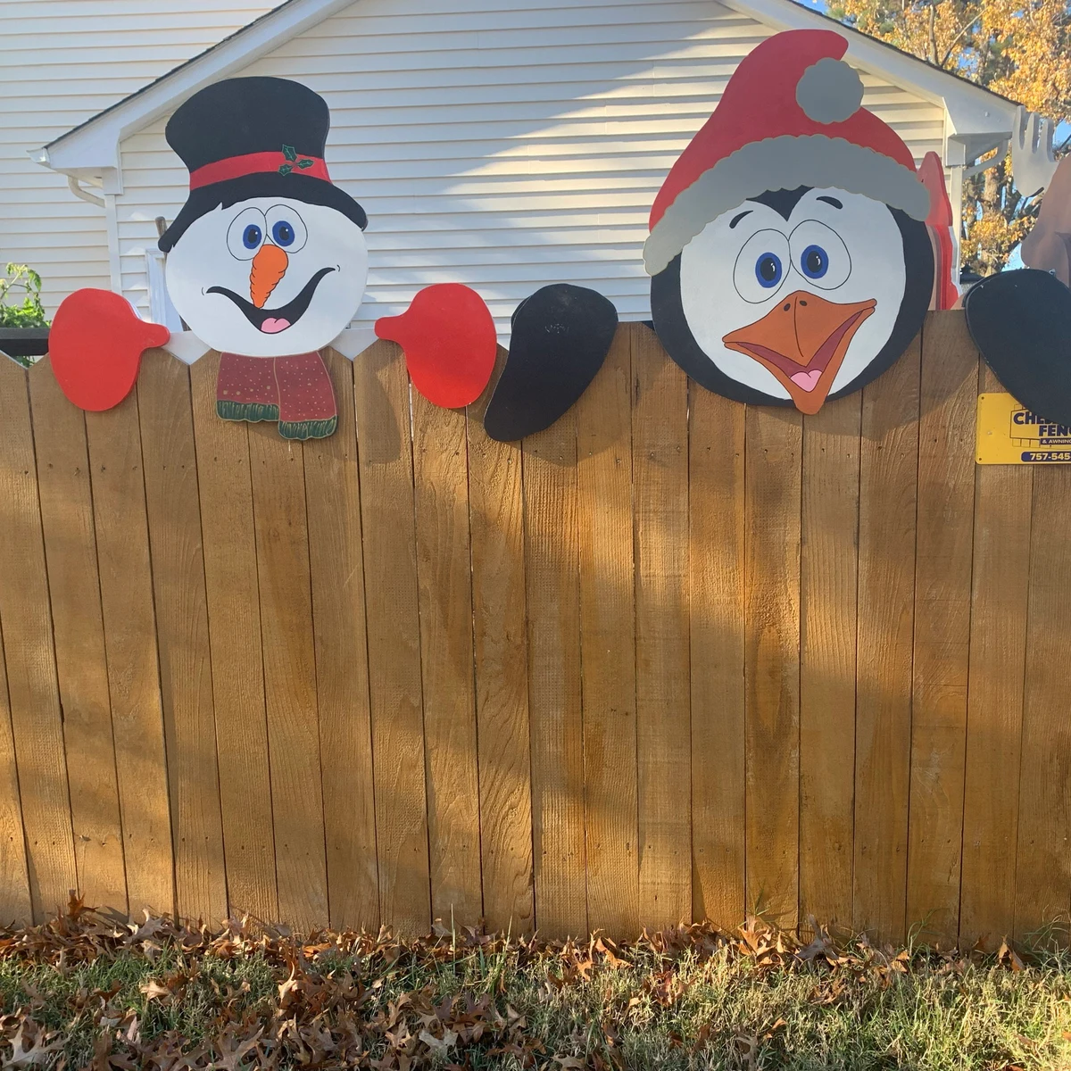 🎅Christmas Fence Peeker - outdoor holiday decoration sign